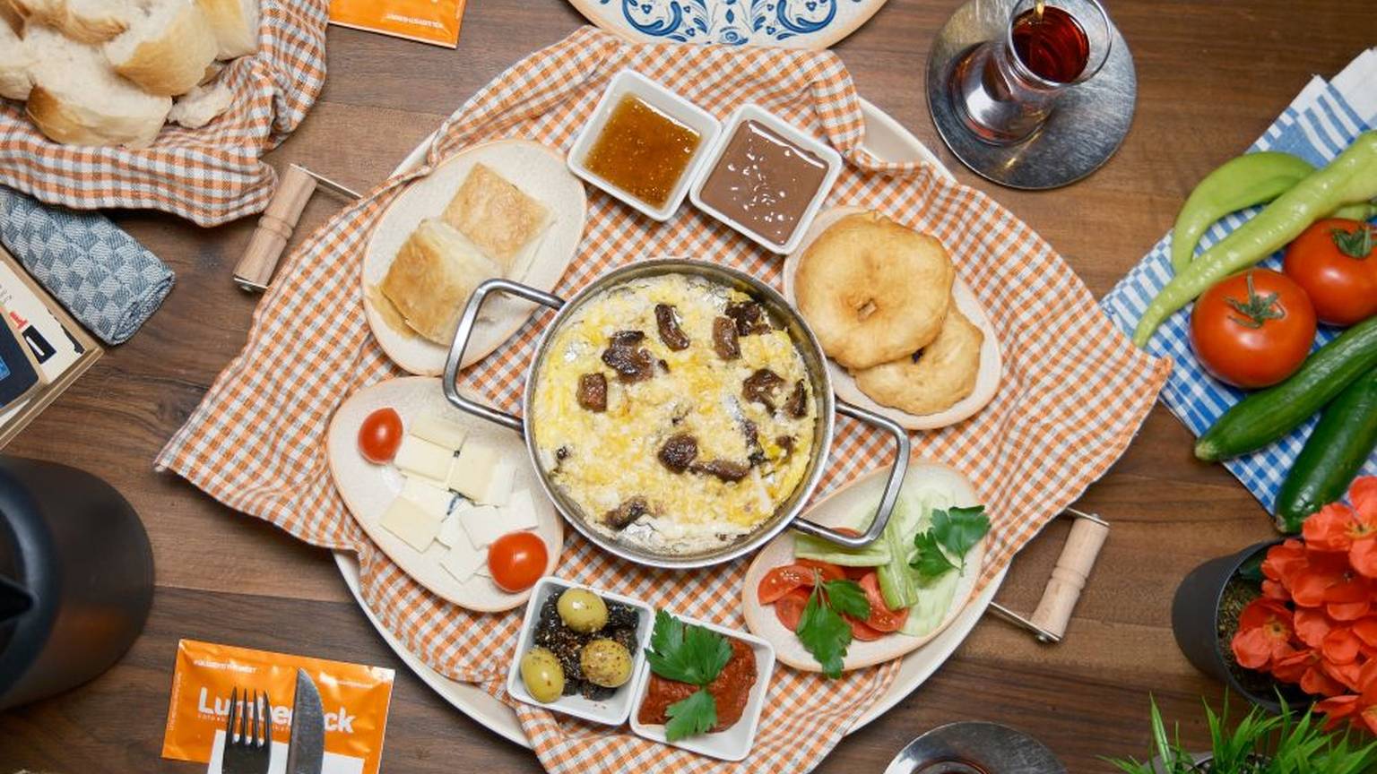 Kavurmalı Kahvaltı Sinisi (İki Kişilik)